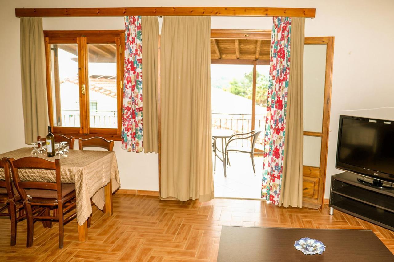 Sunset Studios & Apartments Кукунарис Экстерьер фото